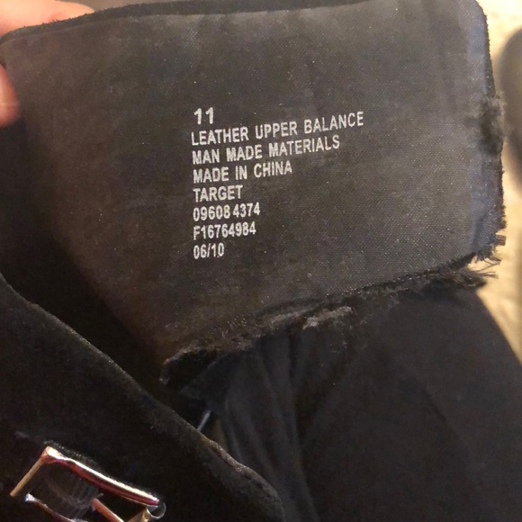 size 11  trendy black sandals - Picture 7 of 7